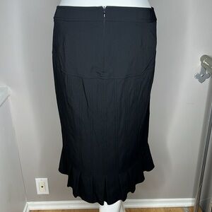 Valentino Sz 40 / US 4 Black Wool Elastine Knee Length Skirt